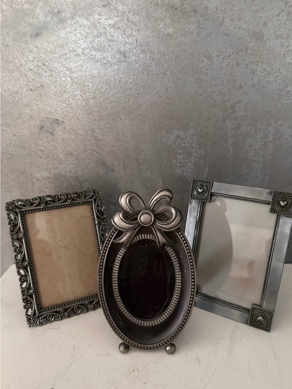 LOT OF 3 Vintage PEWTER OVAL MINI PICTURE FRAME HEARTS BOW 2.5X3.5-3.5X5 B5